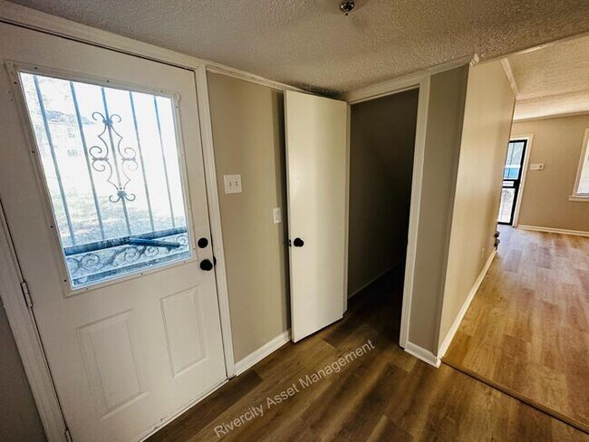 Building Photo - NEWLY RENOVATED HOME IN 38106, SECTION 8 F...