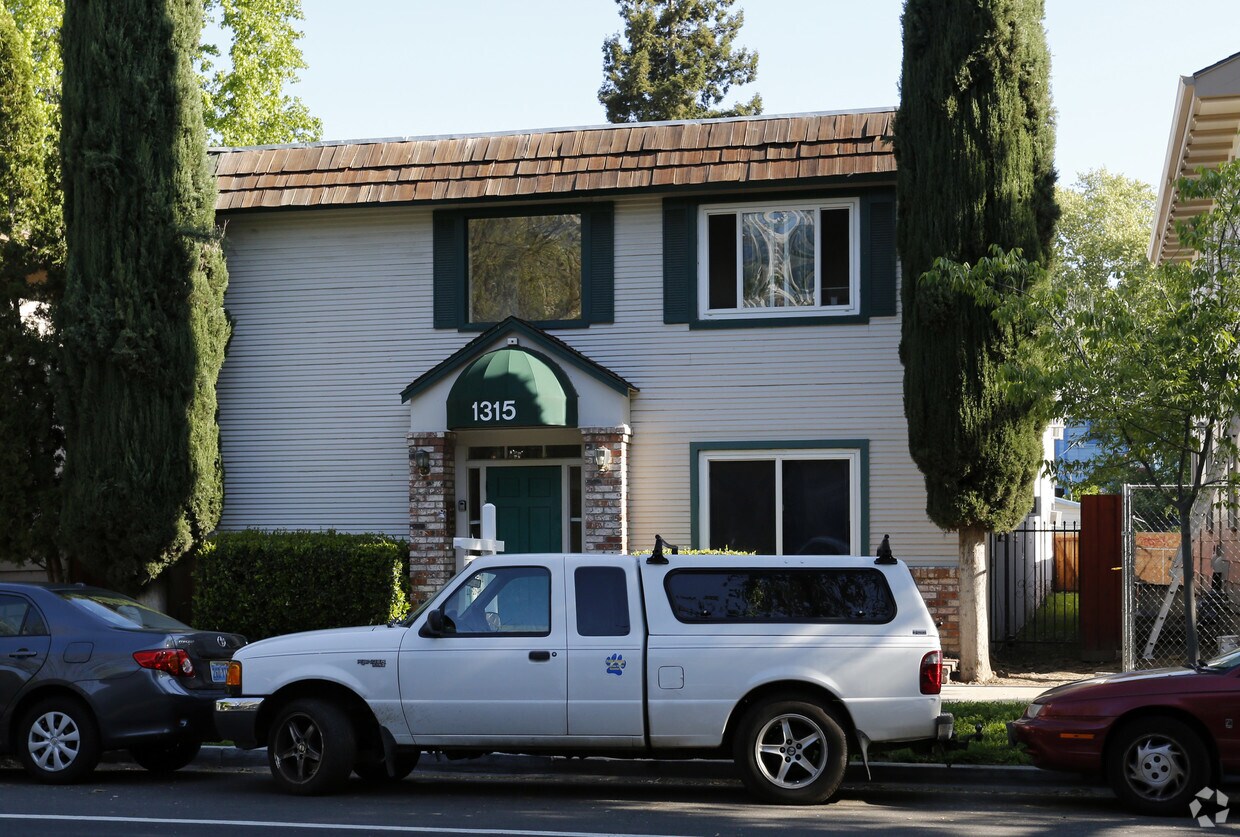 Building Photo - 1315 G St