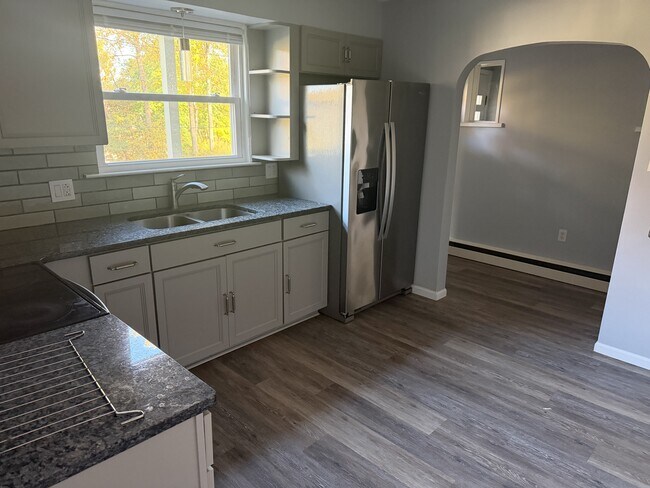 Foto del edificio - 104 W Fairview St