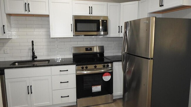 Foto del edificio - 5932 Elmwood Ave