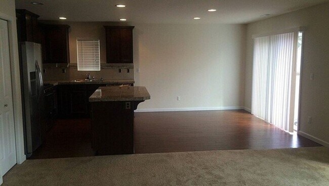 Building Photo - Luxurious Home in Lynnwood with 4 bed and ...
