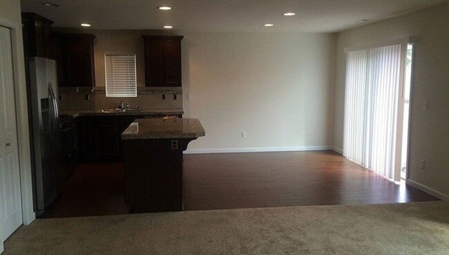 Foto del edificio - Luxurious Home in Lynnwood with 4 bed and 2.5 Bath