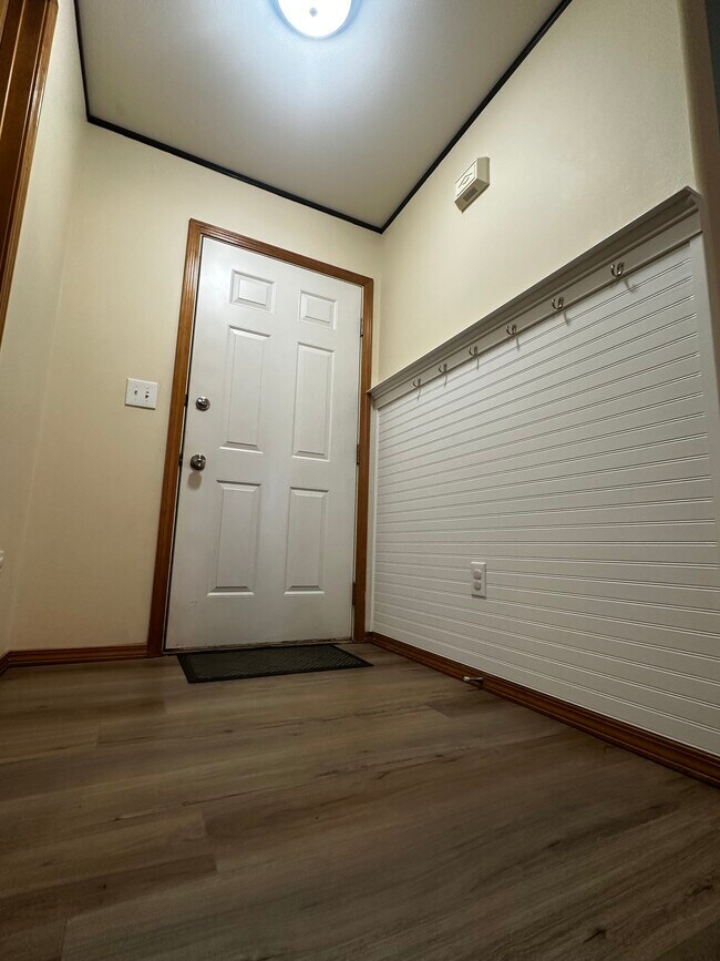 Building Photo - 5005 Thrush Ct