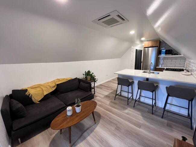 Foto del edificio - 3422 W Schubert Ave