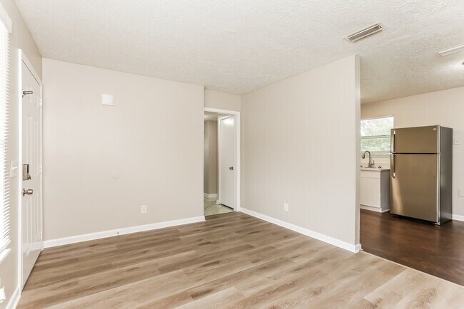 Building Photo - 8814 Yeoman Dr