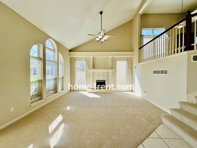 Building Photo - BRAND NEW CARPET/PAINT! Beautiful Home in ...