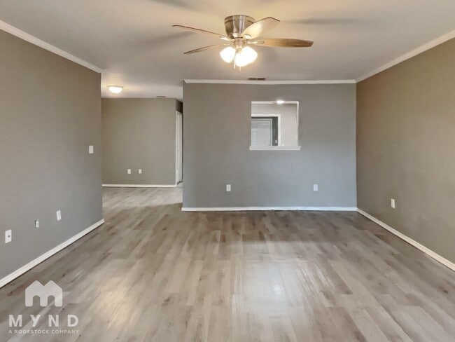Building Photo - 528 N Brentwood Ave
