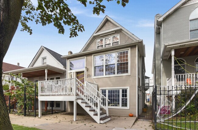 Front of house, entrance is on the side of this unit - 2840 W Wellington Ave