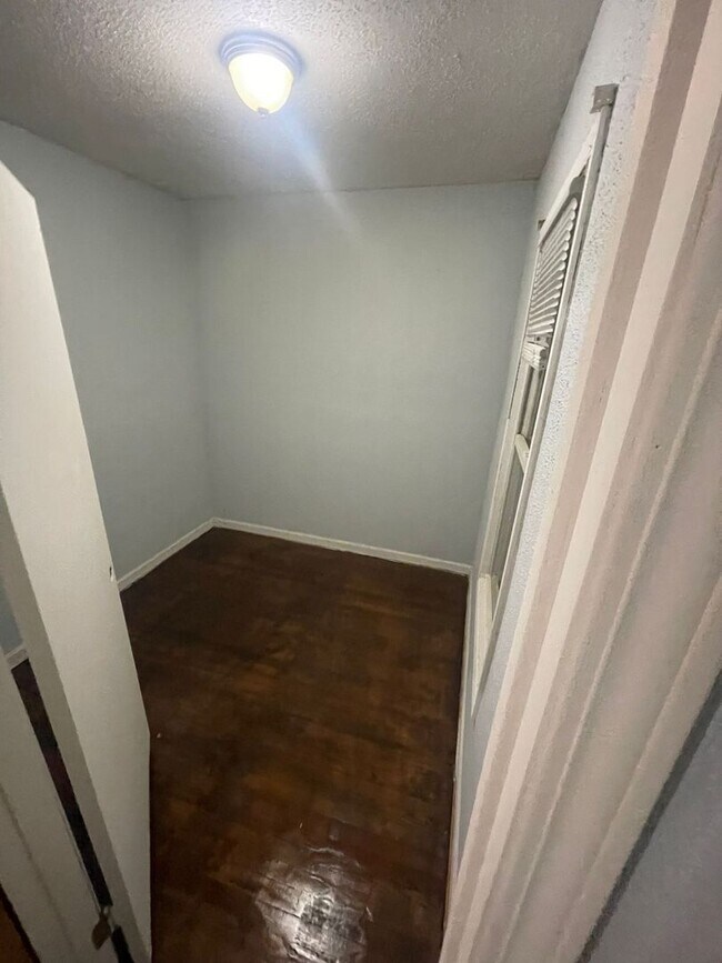 Foto del edificio - 1813-1815 Clayton Ave. (Duplex)