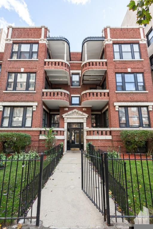 Building Photo - 1 bedroom in Chicago IL 60657