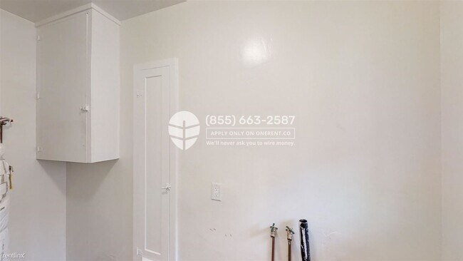 Building Photo - 2 br, 1 bath Duplex - 6434 Bancroft Avenue -