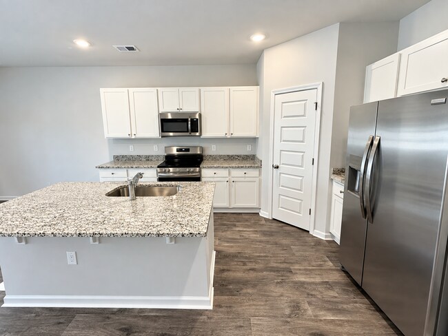Building Photo - 152 Talladega Dr