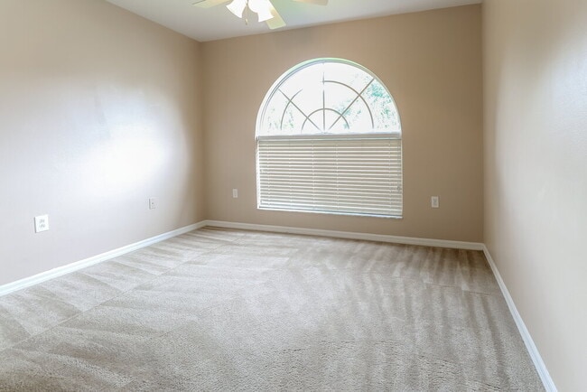 Building Photo - 3843 Lockridge Dr