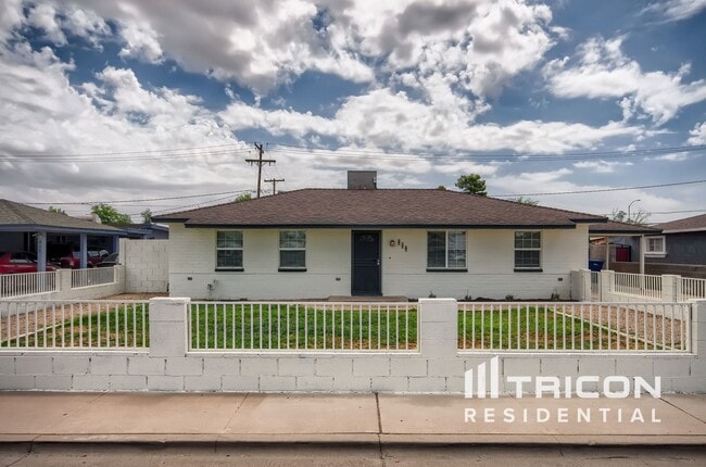 Building Photo - 619 S Sirrine