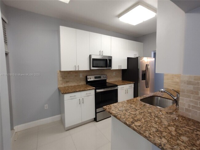 Foto del edificio - 6061 Collins Ave