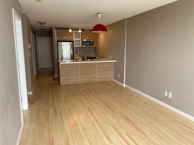 Photo du bâtiment - 9981 Whalley Blvd