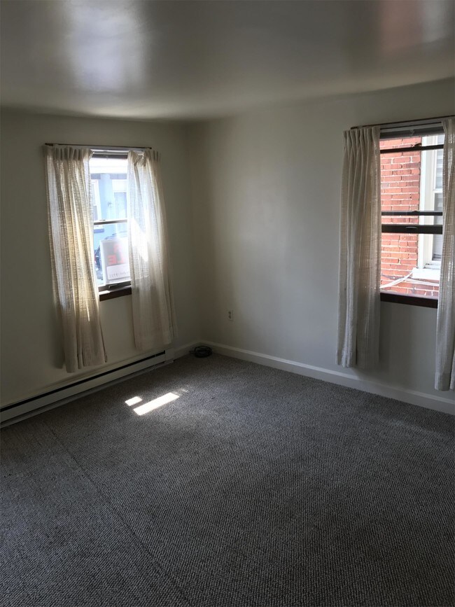 Building Photo - 117 N Mulberry St
