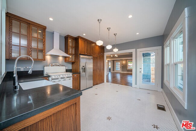 Foto del edificio - 137 N Dillon St