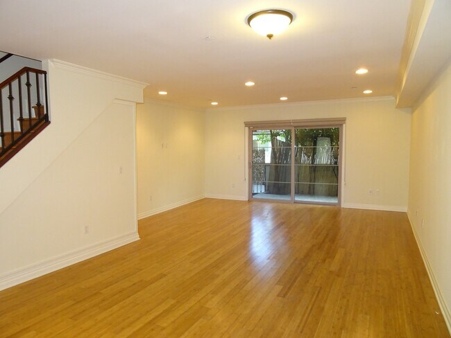 Foto del edificio - 5056 Laurel Canyon Blvd