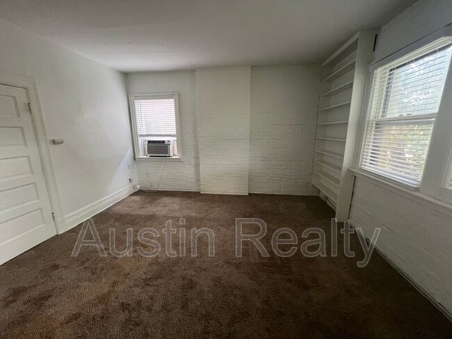 Building Photo - 322 N Newstead Ave