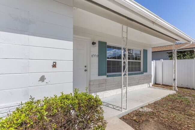 Building Photo - 4559 33rd Ave N