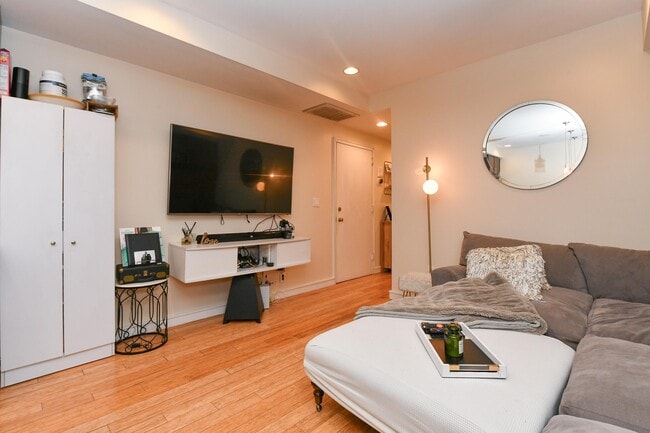 Building Photo - 812 Washington St