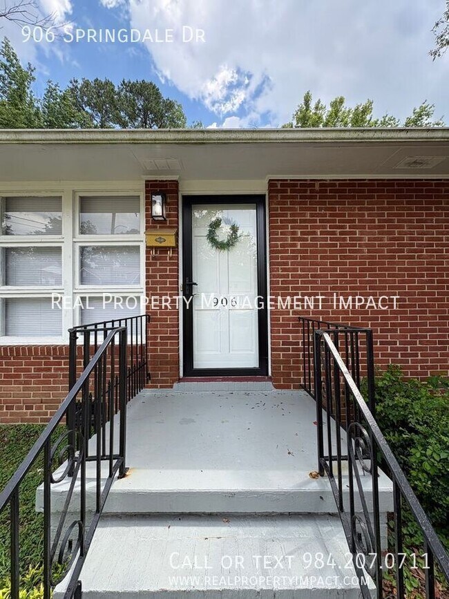 Foto del edificio - 906 Springdale Dr