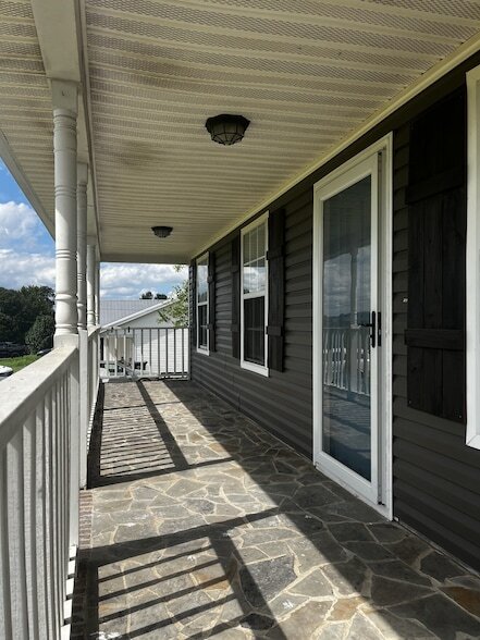 Building Photo - 1822 Carneal Ln