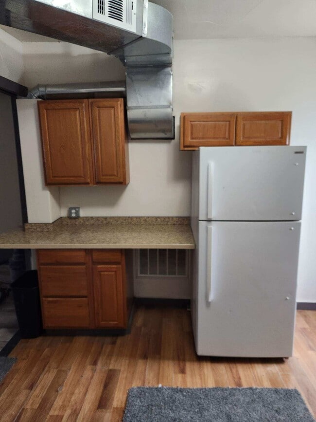 Kitchen - 1111 University Ave