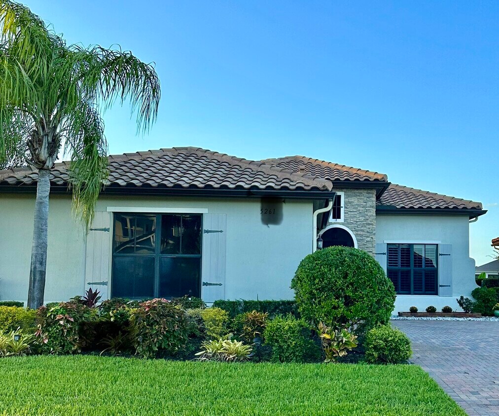Foto principal - 5261 Messina St