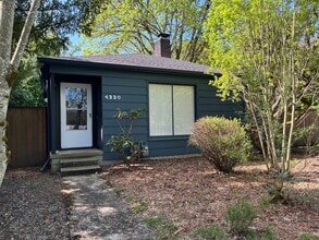 Building Photo - 4220 SE Ramona St