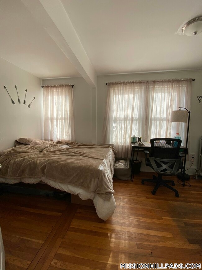 Building Photo - 185 Hillside St