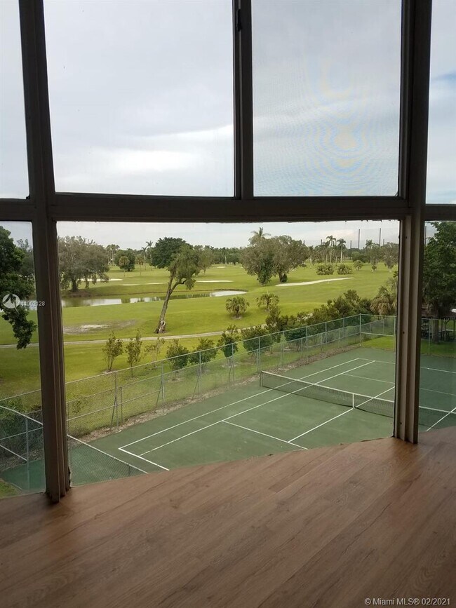 Foto del edificio - 7125 NW 186th St