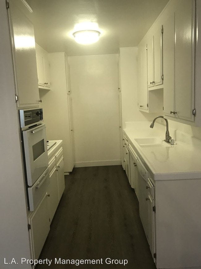 Building Photo - 4346 Matilija Ave