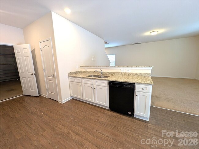 Building Photo - 8321 Kneller St