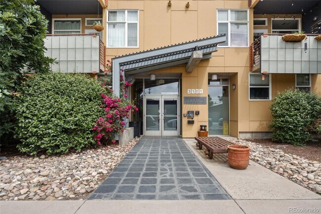Building Photo - Incredible 2 bedroom Condo in RiNo