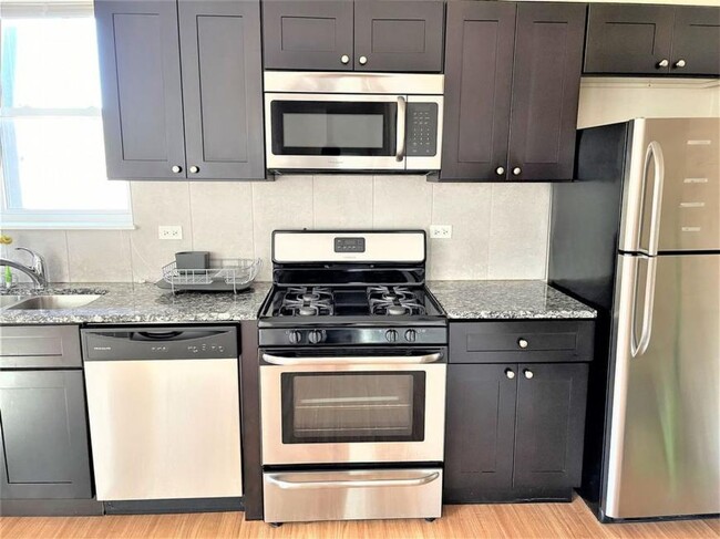 Building Photo - 2 bedroom in Chicago IL 60630