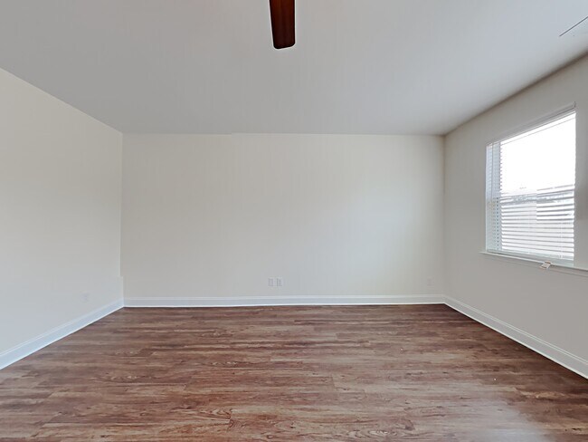 Building Photo - 1111 Amberly Way