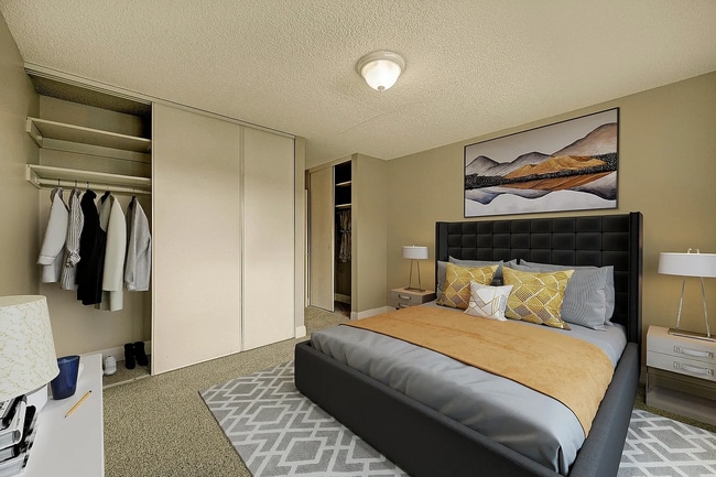 Building Photo - 2300 Miramar Ave