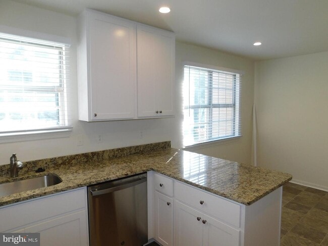 Building Photo - 3835 Ferrara Dr