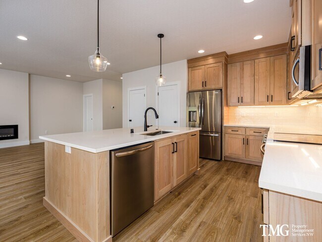 Foto del edificio - High End 4 Bed 2.5 Bath Home in Desirable ...