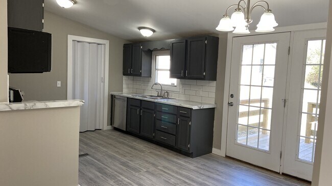 Foto del edificio - 105 Fannin Dr