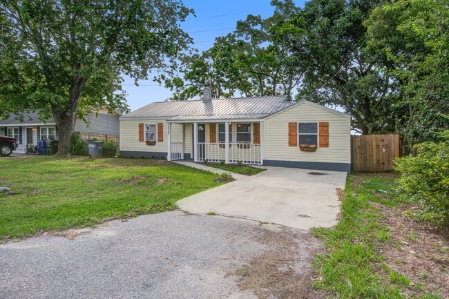 Building Photo - 2325 Elegans Dr