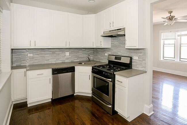 Foto del edificio - 2215 W Foster Ave