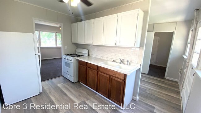 Building Photo - 3 br, 1 bath House - 903 W Purtscher Drive