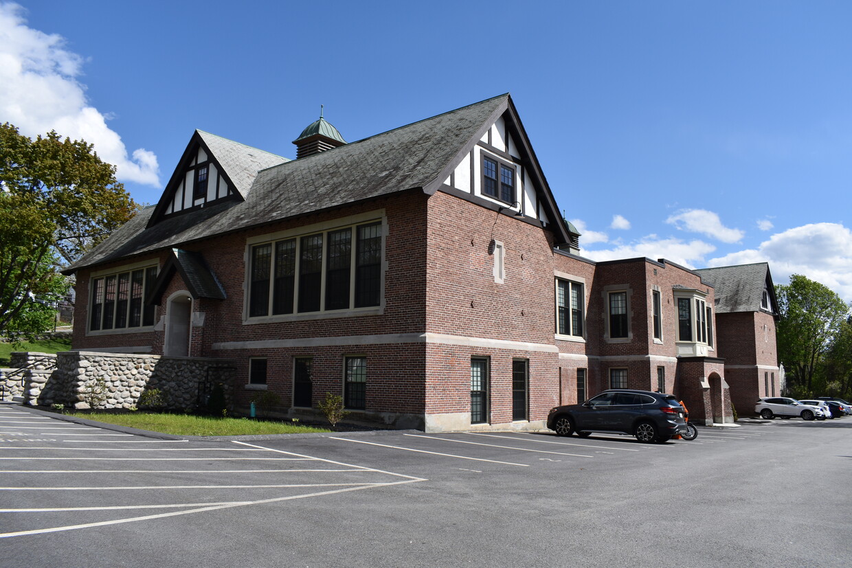 Primary Photo - North Village Lofts