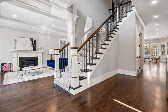 Building Photo - 1580 Beacon St