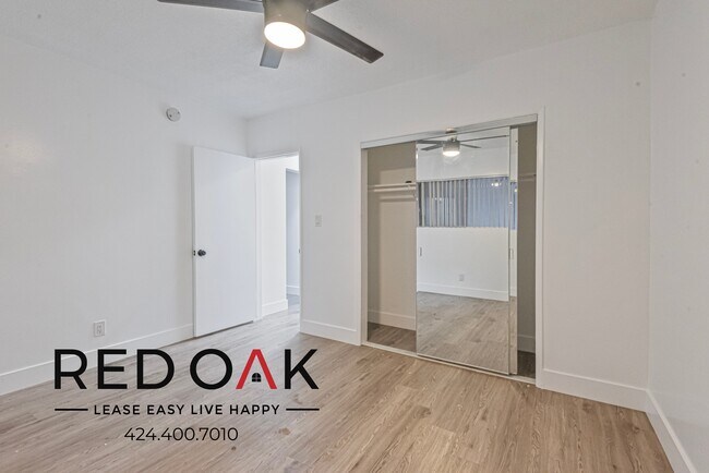 Foto del edificio - Bright and Welcoming Top Floor Two Bedroom...