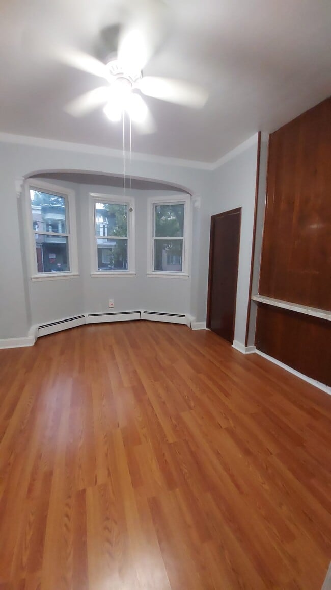 Building Photo - 256 Bowers St