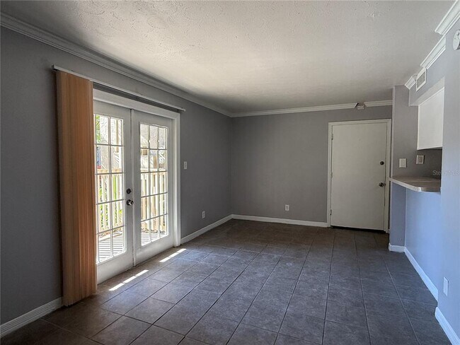 Foto del edificio - 425 Wymore Rd